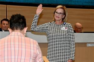 Julie Hinaman sworn into office